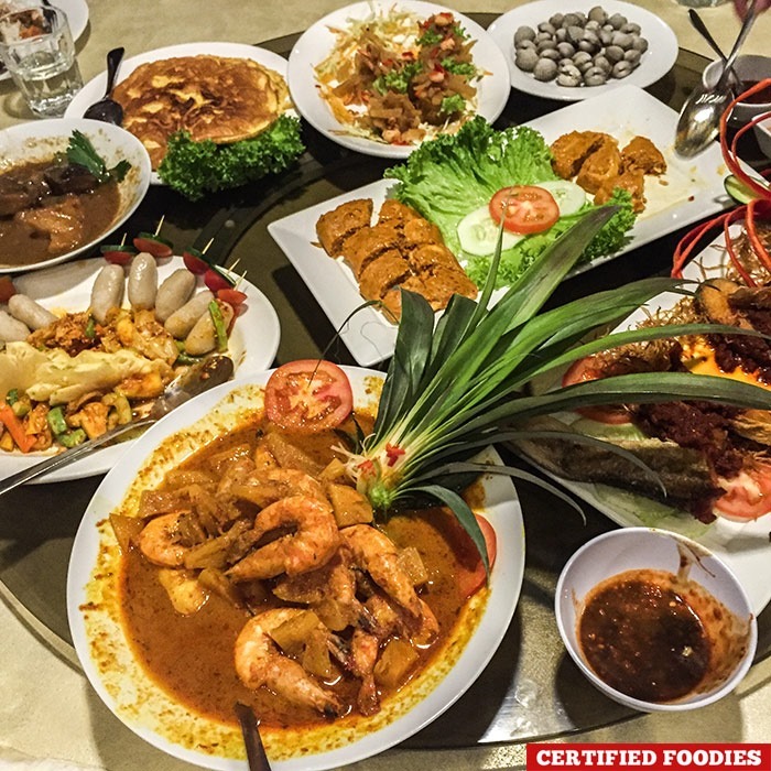 Our Malaysian dinner spread at Samfu Nyonya in Hotel Mimosa in Melaka